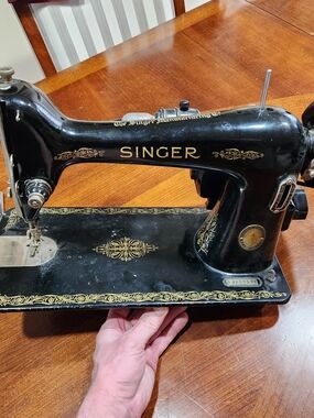 Vintage Singer Vintage Black Decorative Sewing Machine As Is!